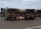 Acidente na BR-163: Carreta Tomba e Interdita Viaduto em Sinop