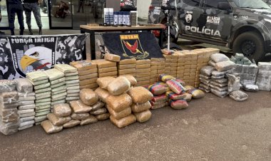 Polícia encontra ‘casas-cofre’ com 385 tabletes de drogas, armas e motos ligadas a homicídios em MT