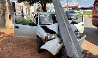 Acidente em Sorriso: Condutor colide com poste após perder o controle do veículo