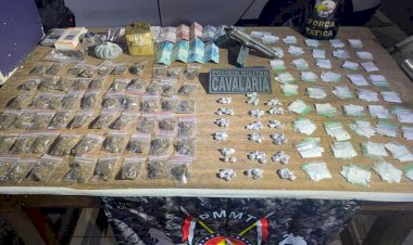 Cavalaria da Polícia Militar apreende 386 porções de drogas e prende dois homens em Juína