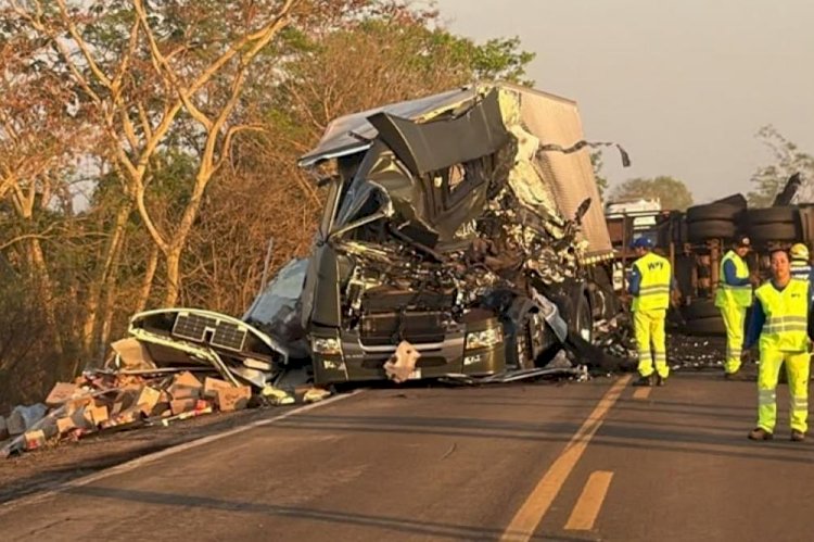 Acidente Fatal entre Carretas na BR-364 em Pedra Preta Deixa Motorista Morto