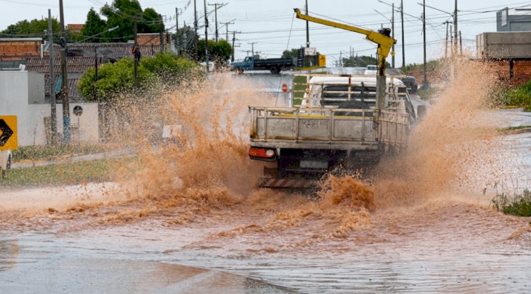 Chuva intensa em Sorriso causa alagamentos e interdições