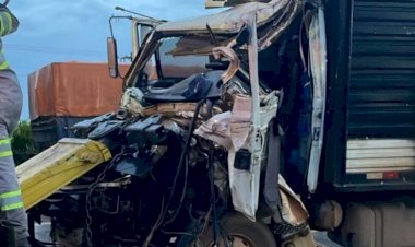 Motorista morre em colisão frontal entre caminhões em MT