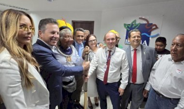 Governador e cacique Raoni pedem autorização para fazer asfalto em área indígena