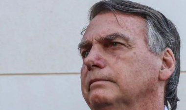 Com crise persistente de soluços, Bolsonaro faz nova cirurgia