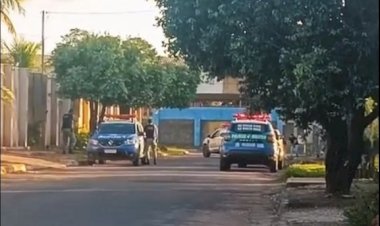 Após negociação, médico que atirou contra policiais, se rende e fica ferido de raspão em Aragarças