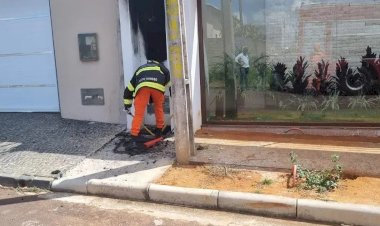 Incêndio em residência é controlado pelos Bombeiros em Canarana