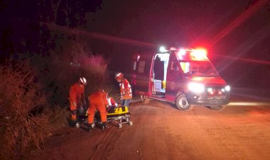 Veículo cai em córrego na MT-110 após falha elétrica durante a noite
