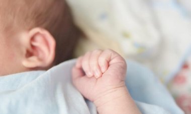 Mãe é apreendida por tentar sufocar bebê com travesseiro