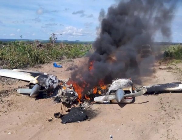 Avião de pequeno porte cai e explode em estrada rural de Mato Grosso