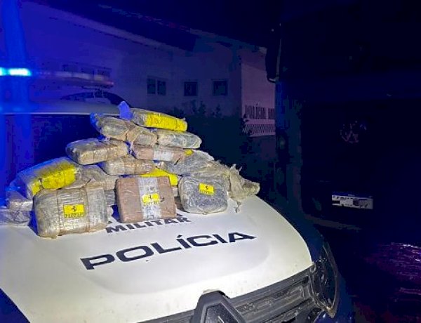 Polícia Militar prende caminhoneiro com 27 quilos de maconha skank em Água Boa