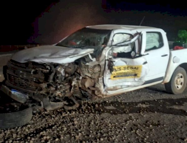 Acidente entre carreta e caminhonete da SESAI deixa quatro feridos na BR-158, em Barra do Garças