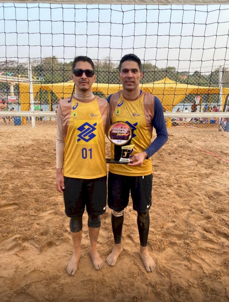 Dupla de Campinápolis vencem torneio de vôlei de praia em Nova Xavantina