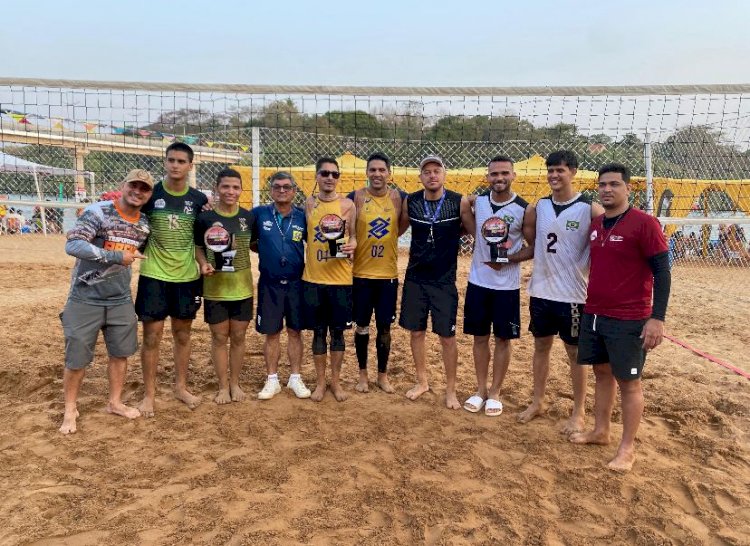 Dupla de Campinápolis vencem torneio de vôlei de praia em Nova Xavantina