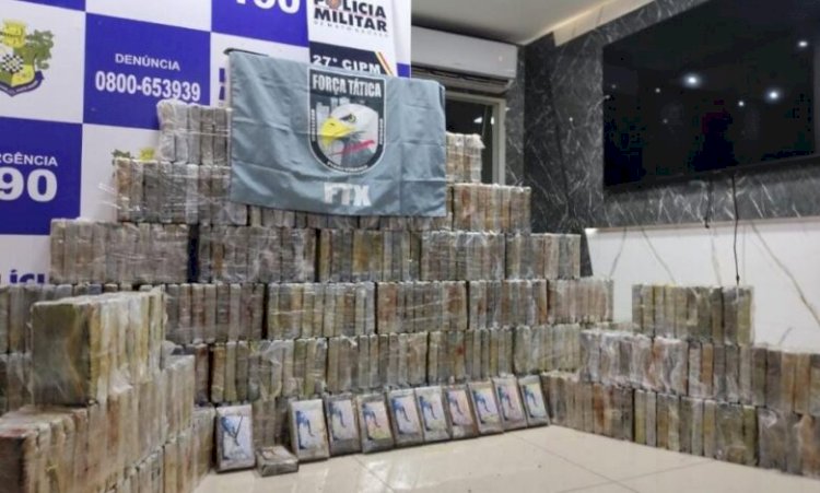 Polícia Militar e PRF apreendem mais de meia tonelada de cocaína escondida em bi trem na BR-158