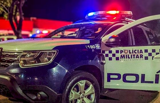 Dupla invade casa de piloto em busca de armas, agride vítima deficiente e foge com veículo