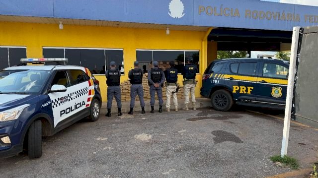 PRF em operação integrada com a PM apreende 185 tabletes de maconha na BR-158 em Água Boa