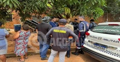 Idosa de 60 anos é encontrada morta com faca cravada em pescoço