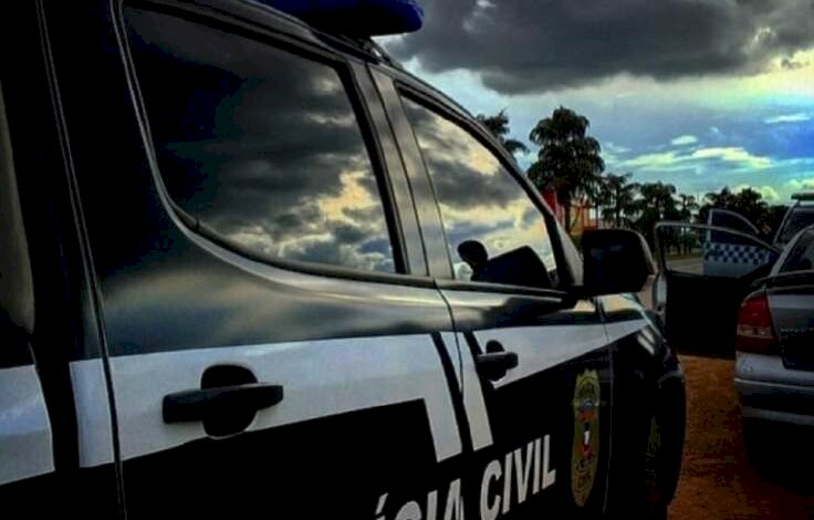 Bebê morre ao cair de janela de carro em movimento e ser atropelado pelo pai em Araguaiana