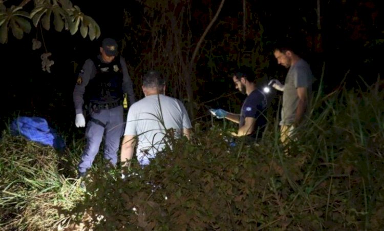Casal encontra corpo enrolado em lençol às margens de rio em MT