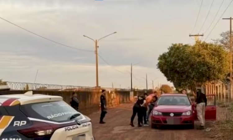 Barbeiro é morto a tiros dentro do próprio carro em MT