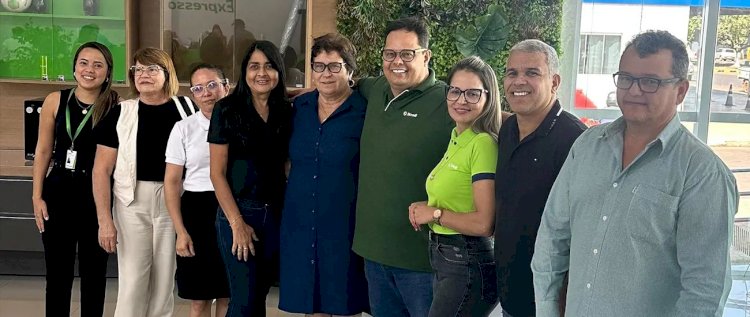 Prefeita de Ribeirão Cascalheira visita agência Sicredi Araxingu e celebra início do pagamento dos servidores pela cooperativa