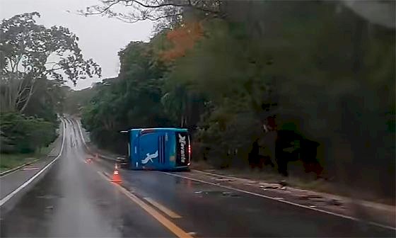 Acidente com ônibus da Viação Xavante deixa três vítimas fatais e vários feridos