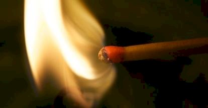 Homem manda grupo roubar e atear fogo no carro da ex em Barra do Garças