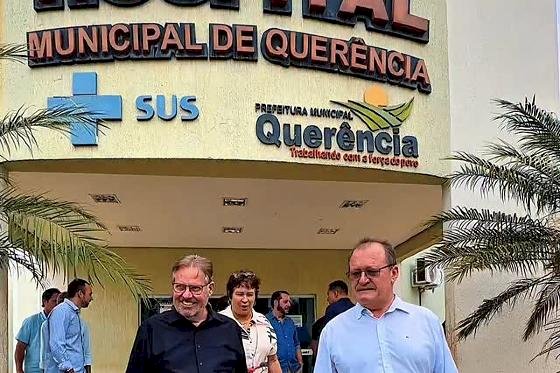 Obras do Hospital de Querência avançam e Prefeito Gilmar Wentz recebe secretário estadual para visita técnica