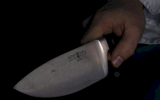 Homem esfaqueia mãe e filha dentro de casa nesta madrugada; bebê também foi socorrido