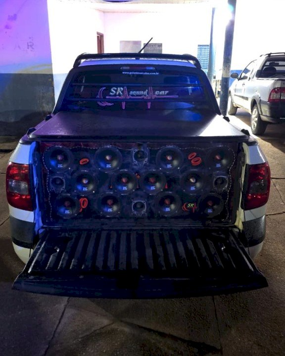 PM encerra festa de rua e autua responsáveis por som alto em Bom Jesus do Araguaia