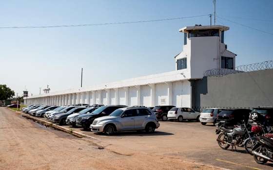 Detento consegue brecha em triagem e foge de presídio em Cuiabá