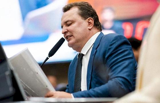 “Chega de desculpa”: Max cobra Caixa por data definitiva para entrega de 1.416 casas